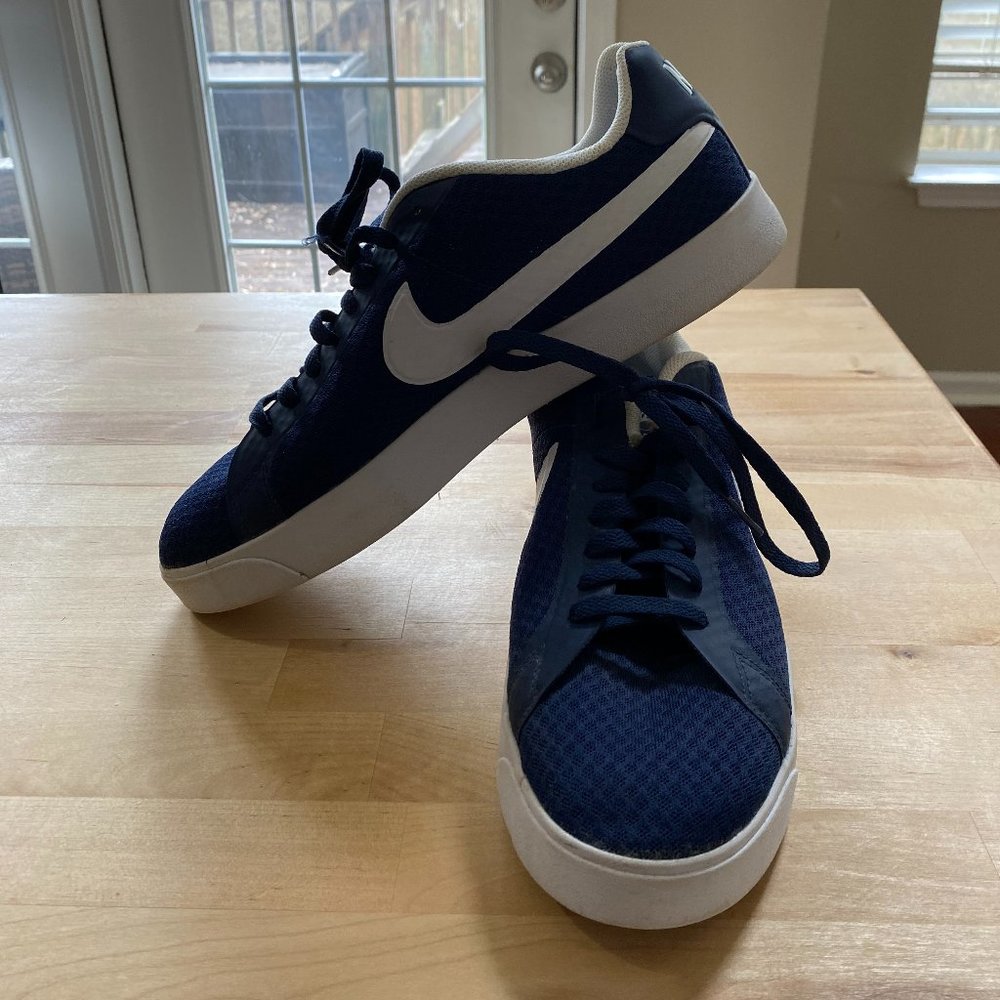 SIZE 12 Nike Royale LW Mens Sneaker